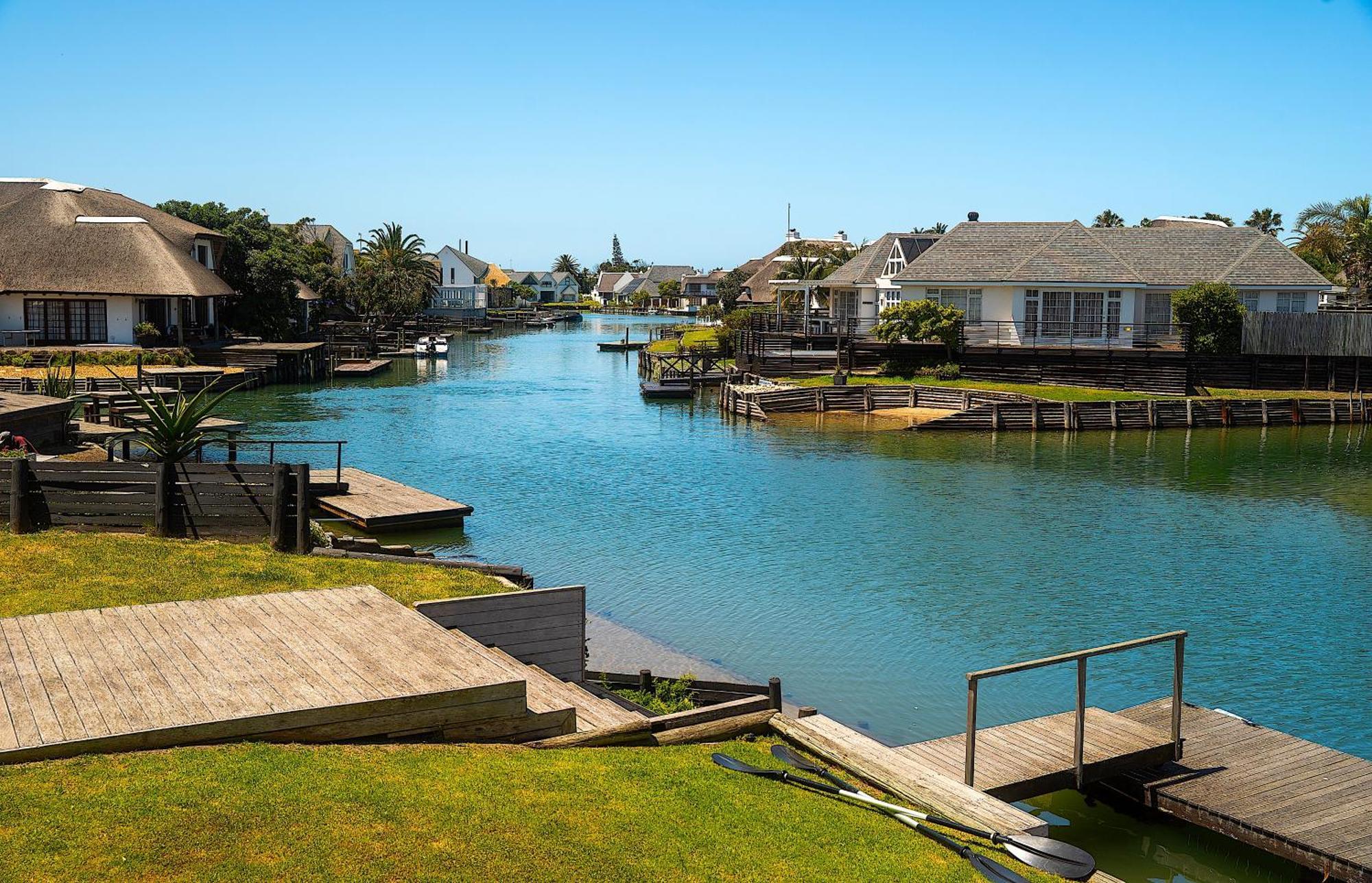 Canal - Waterfront Guest house